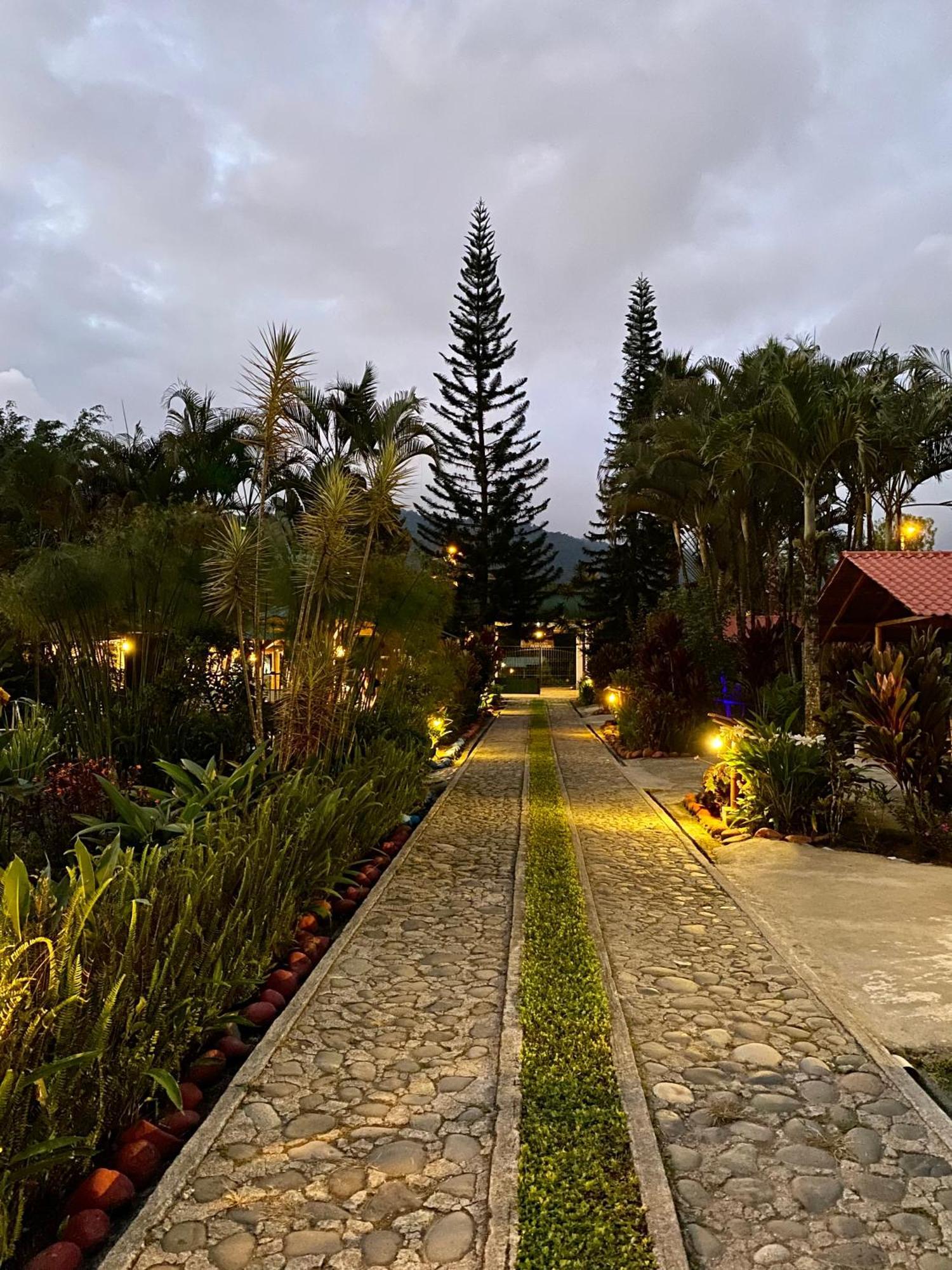 Hosteria Arasari Mindo Bagian luar foto