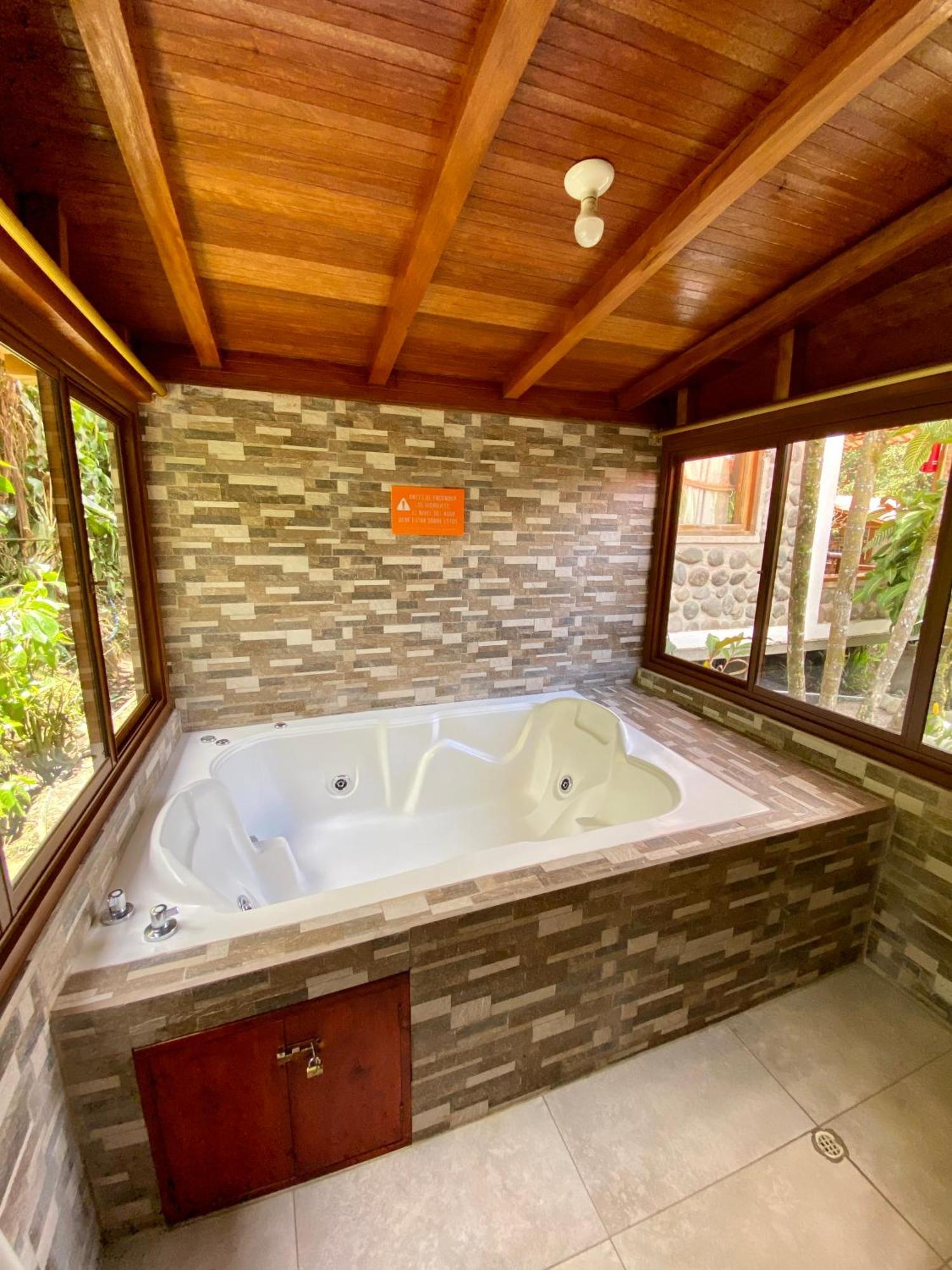 Hosteria Arasari Mindo Bagian luar foto
